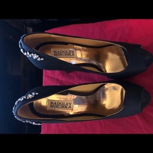 Badgley Mischka Satin Heel w/decorative crystals